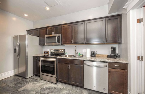 Livingston Park House | The Restful Roost w Hot Tub