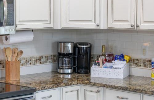 Dandridge House | The Retreat at Paradise Hills 6BR Lake Front Dock Game Room