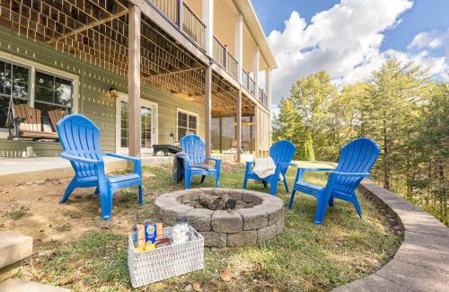 Dandridge House | The Retreat at Paradise Hills 6BR Lake Front Dock Game Room