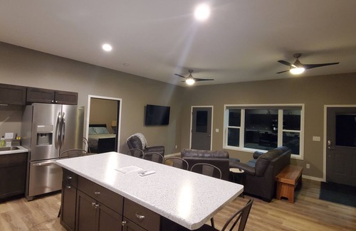 Eastman House | The Retreat on Fisher Lane - Secluded Getaway with Valley View - Wi-Fi