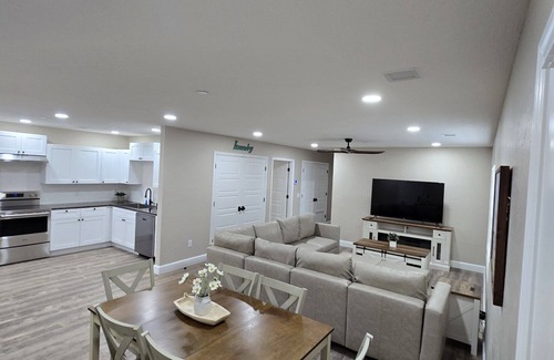 Ava Apartment | The Ridgeview Suite @ White Oak