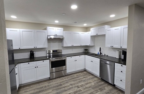 Ava Apartment | The Ridgeview Suite @ White Oak