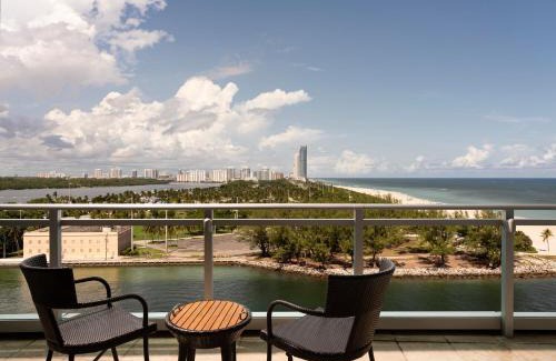 Bal Harbour Resort | The Ritz-Carlton Bal Harbour, Miami