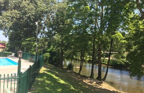 Pigeon Forge Apartment | The River Cottage