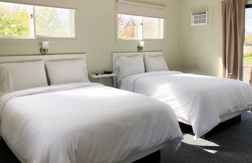 Algoma Hotel | The River Hills Motel - Algoma, WI - Near Door County