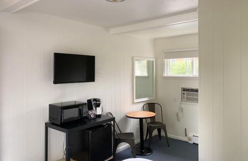 Algoma Hotel | The River Hills Motel - Algoma, WI - Near Door County