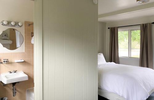 Algoma Hotel | The River Hills Motel - Algoma, WI - Near Door County