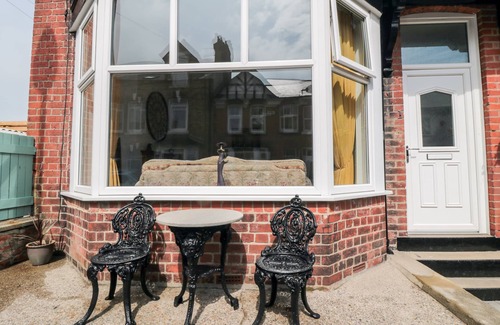 Muston Cottage | THE ROBINS, pet friendly, country holiday cottage in Filey
