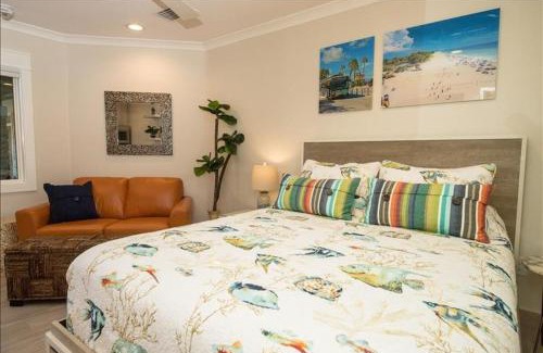 Anna Maria Resort | The Rod and Reel Resort Suite 5
