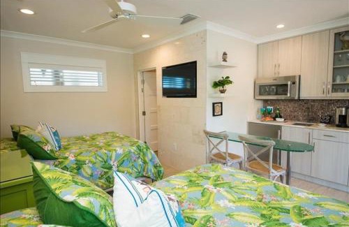 Anna Maria Resort | The Rod and Reel Resort Suite 7