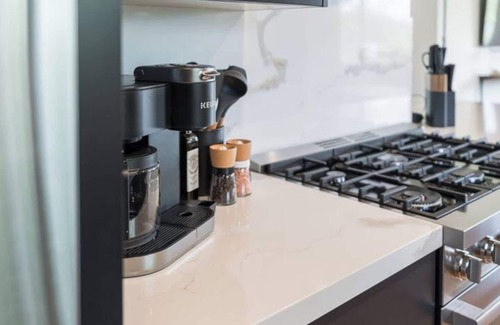 Reno House | The Rodney House - Midcentury, Modern Sleeps 8