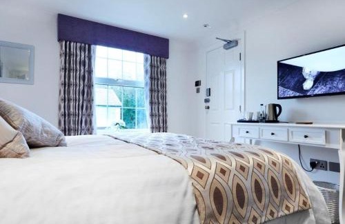 Thorpe-le-Soken Hotel | The Rose and Crown