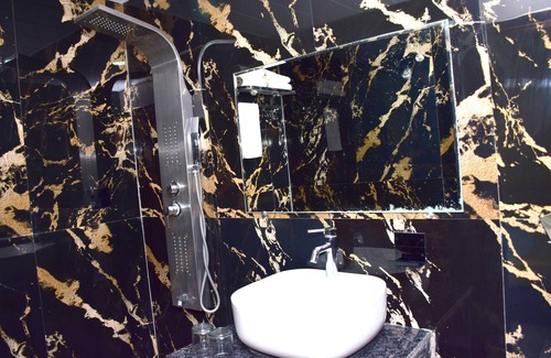 Dewas Hotel | The Royal Palace Hotels By Blues