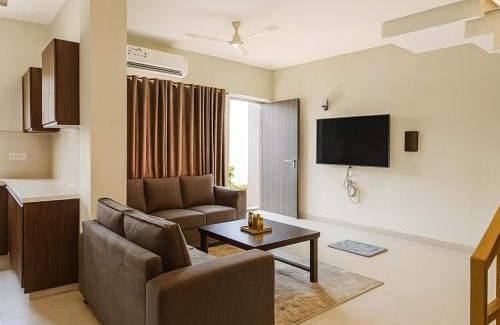 Robertsganj Hotel | The Ruby Resort, Vrindavan # Prime Location # Luxury Rooms # Near Prem Mandir # Restaurant # Big Lawn # Big Parking # By Nandan Group #