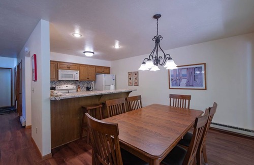 Baileys Harbor Condo | The Rushes 2BR Condo with Lake View, Fireplace, & Indoor Pool