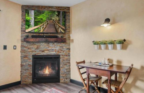 Berlin Apartment | The Rustic Suite - Main Street Lodge in Berlin