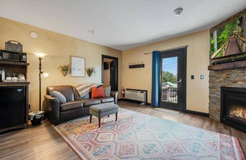 Berlin Apartment | The Rustic Suite - Main Street Lodge in Berlin