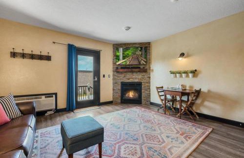 Berlin Apartment | The Rustic Suite - Main Street Lodge in Berlin