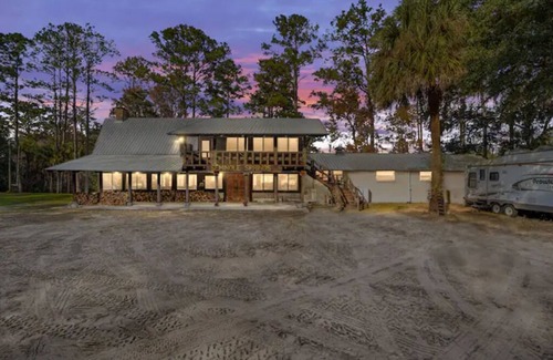 Edgar Apartment | The Safari Room at the Great Lodge