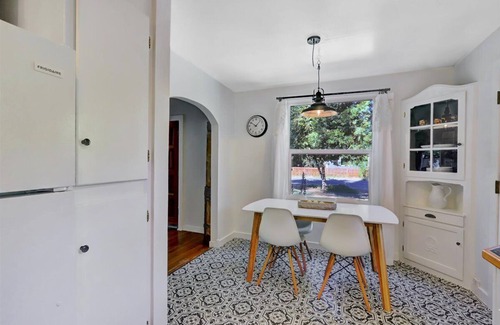 Grass Valley House | The Sage House Steps to historic downtown & trails