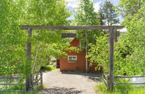 Stanley Cabin | The Salmon River Home - On the Banks of the Salmon River