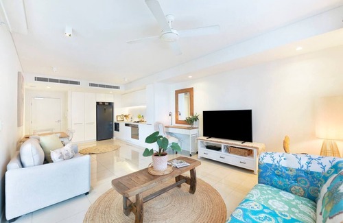 Darwin City Centre Apartment | The Salty Lagoon A Vibrant Retreat by the Water