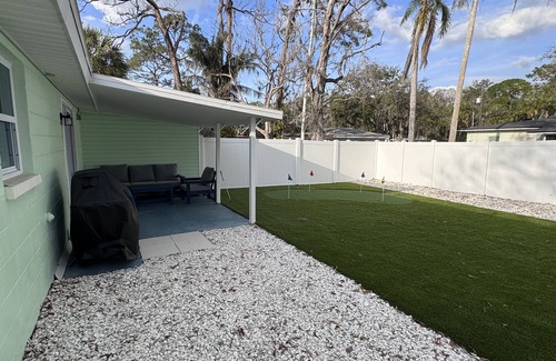 Port Richey Cottage | "The Salty Lime" Walk to Restaurant/bars, park.