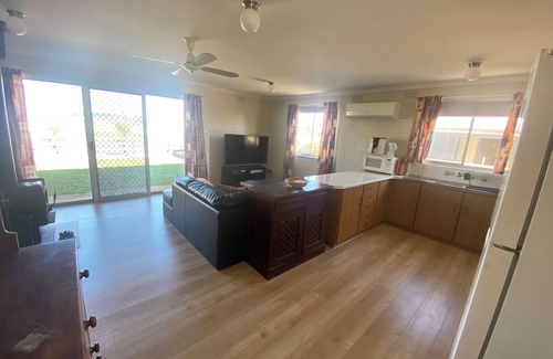 Melville House | The Salty Seabreeze- Dog friendly! Off Peak Special!