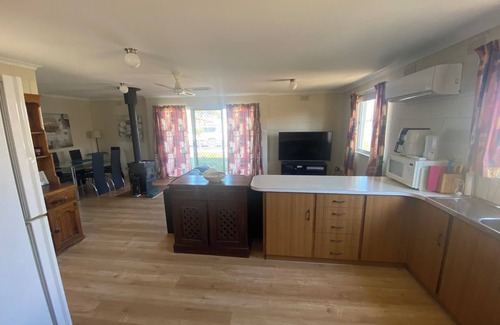 Melville House | The Salty Seabreeze- Dog friendly! Off Peak Special!