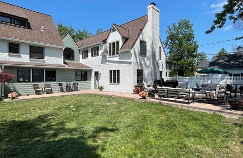 Huron House | The Sand Castle - Chaska Beach, Huron, Sleeps 17