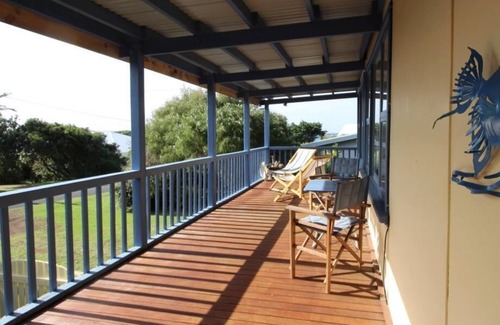 Augusta House | The Sandcastle - an easy walk to the Colourpatch Cafe and the river - The Sandcastle -an easy walk to the Colourpatch