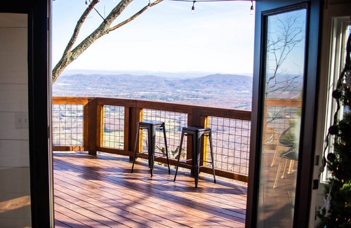 Rising Fawn House | The Sassafras Treehouse