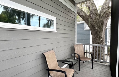 Clermont House | The Sea Glass House - Lakeside Tiny Home Near Orlando