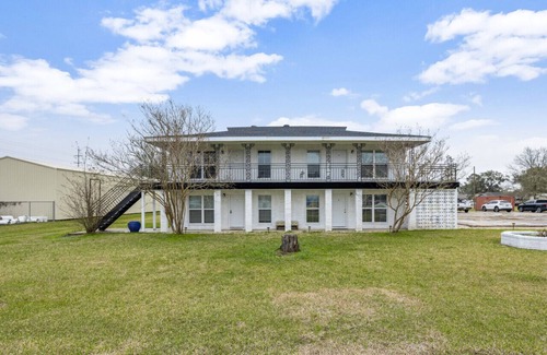 Iowa Apartment | The Secret Bayou Retreat to Rest and Unwind - HAR1