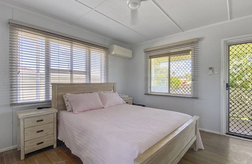 Sarina Beach House | The Shack - Sea breeze and a walk to the beach.