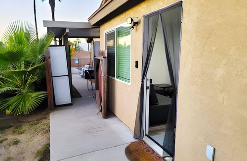 Riverside Apartment | The Shalimar Casita, Fits 6 Guests, Smart Tvs, Remodeled Unit, Full Size Kitchen