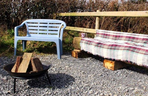 Pentrefelin House | The Shearer's Hut, Sleeps 2, Wood Burner, Fire Pit