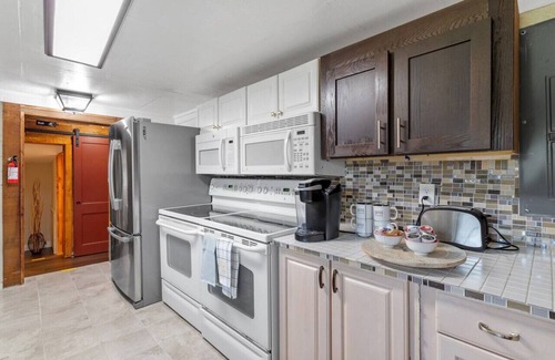 Kipling House | "The Shed on Jackson" King Bed