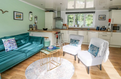 New Quay Cabin | THE SHED, pet friendly, with a garden in Llanarth