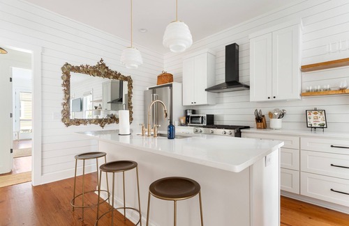 Westside Apartment | The Sheppard Suite A | Luxurious Downtown Living