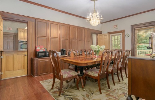 Newaygo Apartment | The Shore Line Room at Newaygo Bed & Breakfast