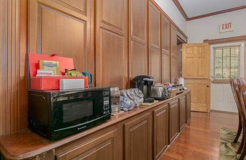 Newaygo Apartment | The Shore Line Room at Newaygo Bed & Breakfast