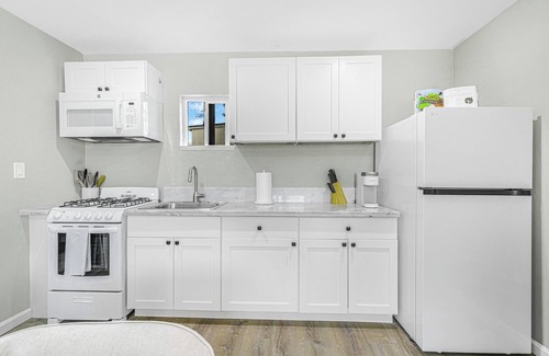 La Jolla Shores Apartment | "The Shores" One Bedroom with A/C Steps to La Jolla Shores Beach, San Diego