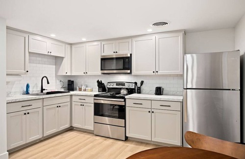 Morton Apartment | The Silo 6 - 1BD Modern Abode