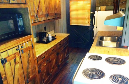 Monteagle Hotel | The Smokehouse Lodge and Cabins