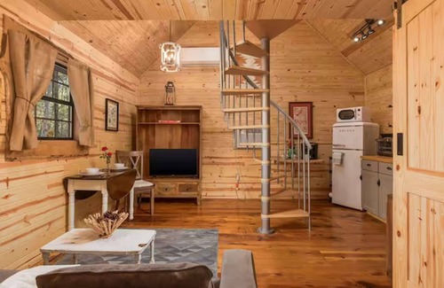 Mentone House | The Snug Nest Nestled in Canopy Woods