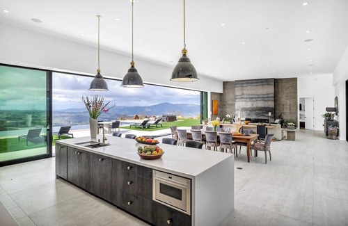 Santa Rosa House | The Sonoma Estate: Pool, Hot Tub & Mountain Views!