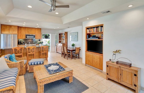 Del Mar House | The sound of the surf and cool ocean breeze 100 yards away!