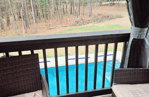 Greensboro Apartment | The spacious loft apartment 3/2 kingbed with stairs, pool and Grill sleeps 7.