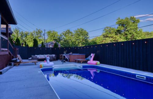 Gatlinburg - Pigeon Forge House | The Sparrow - 6BR Cabin - Heated Pool, Hot Tub & Theater